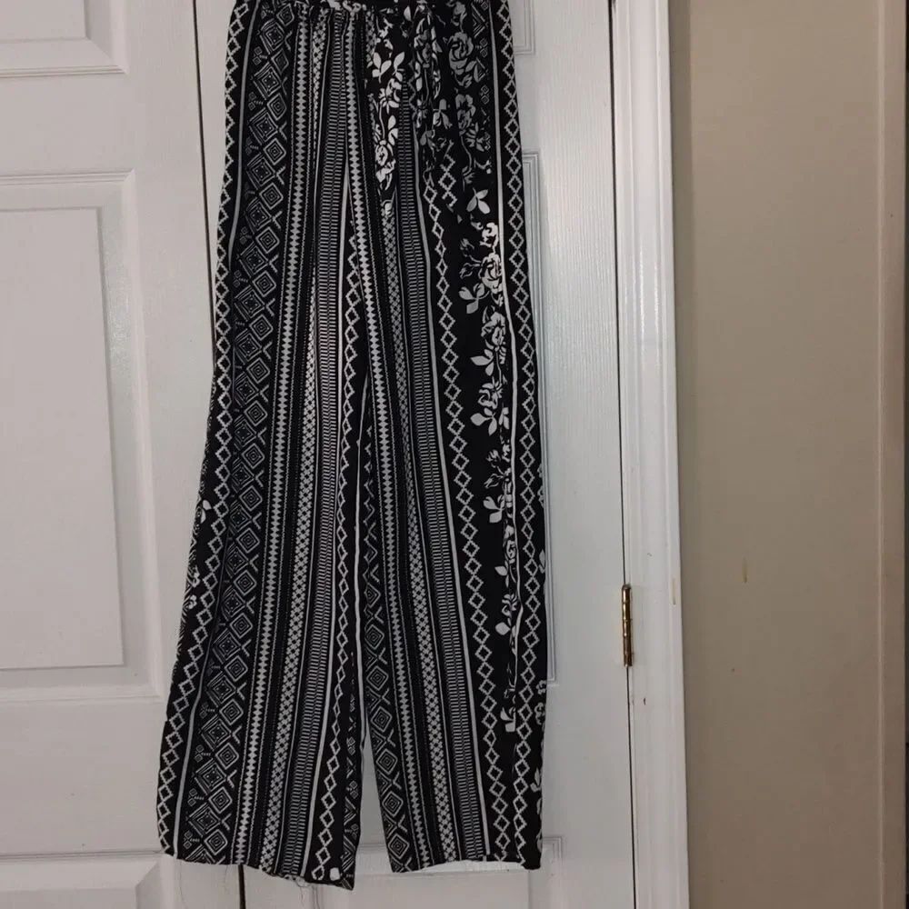 See You Monday  black white gapacho plazzo wide leg pants  Sz XS